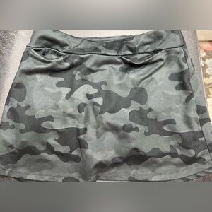 DSG Camouflage Print Black and Green Sports Skort Size M  10/12